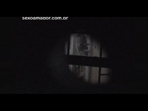 ❤️ Si Blondie ay lihim na nakunan ng video ng isang voyeur ng kapitbahayan na nakatago sa likod ng mga guwang na brick ❌ Fuck video sa tl.hentai-id.ru ☑
