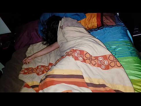 ❤️ Pinupunasan ng stepson ang kanyang batang madrasta habang natutulog ito. ❌ Fuck video sa tl.hentai-id.ru ☑